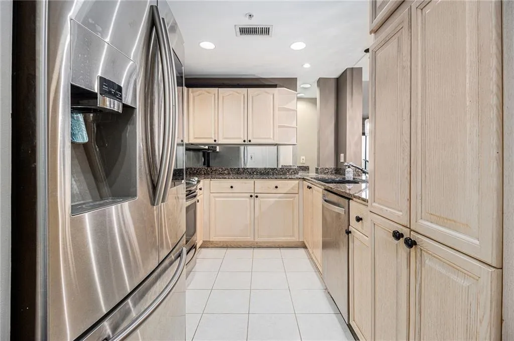 3475 Oak Valley Road Ne Unit 770, Atlanta, Georgia 30326, 1 Bedroom Bedrooms, ,1 BathroomBathrooms,Residential,For Sale,3475 Oak Valley Road Ne Unit 770,7627873