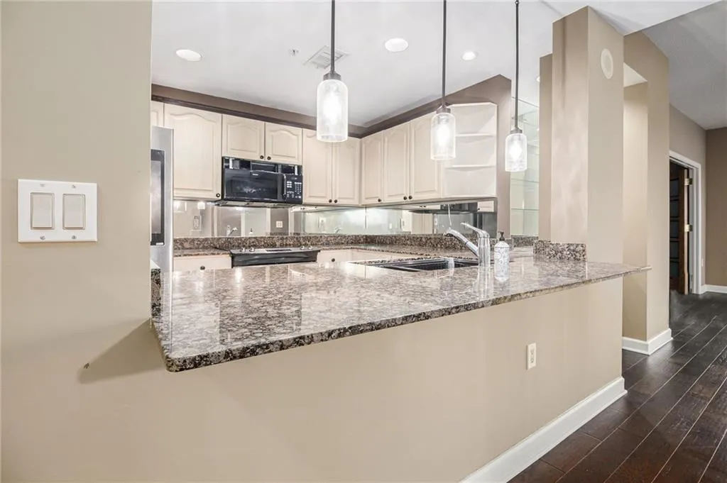 3475 Oak Valley Road Ne Unit 770, Atlanta, Georgia 30326, 1 Bedroom Bedrooms, ,1 BathroomBathrooms,Residential,For Sale,3475 Oak Valley Road Ne Unit 770,7627873