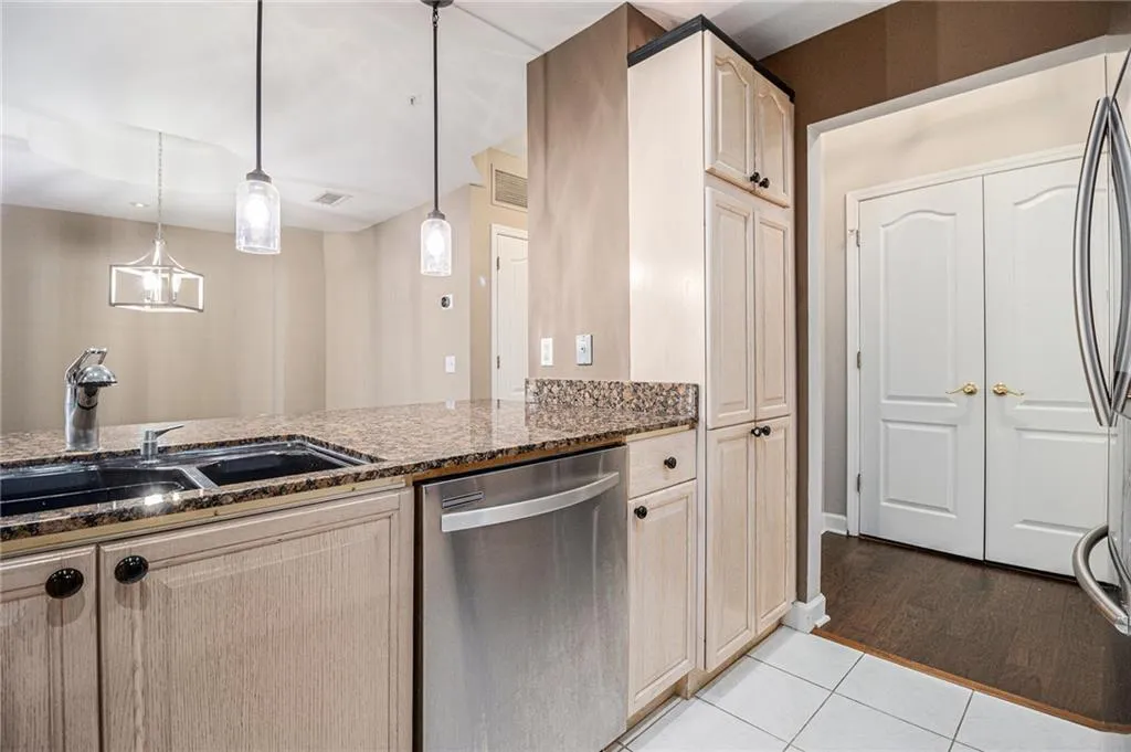 3475 Oak Valley Road Ne Unit 770, Atlanta, Georgia 30326, 1 Bedroom Bedrooms, ,1 BathroomBathrooms,Residential,For Sale,3475 Oak Valley Road Ne Unit 770,7627873