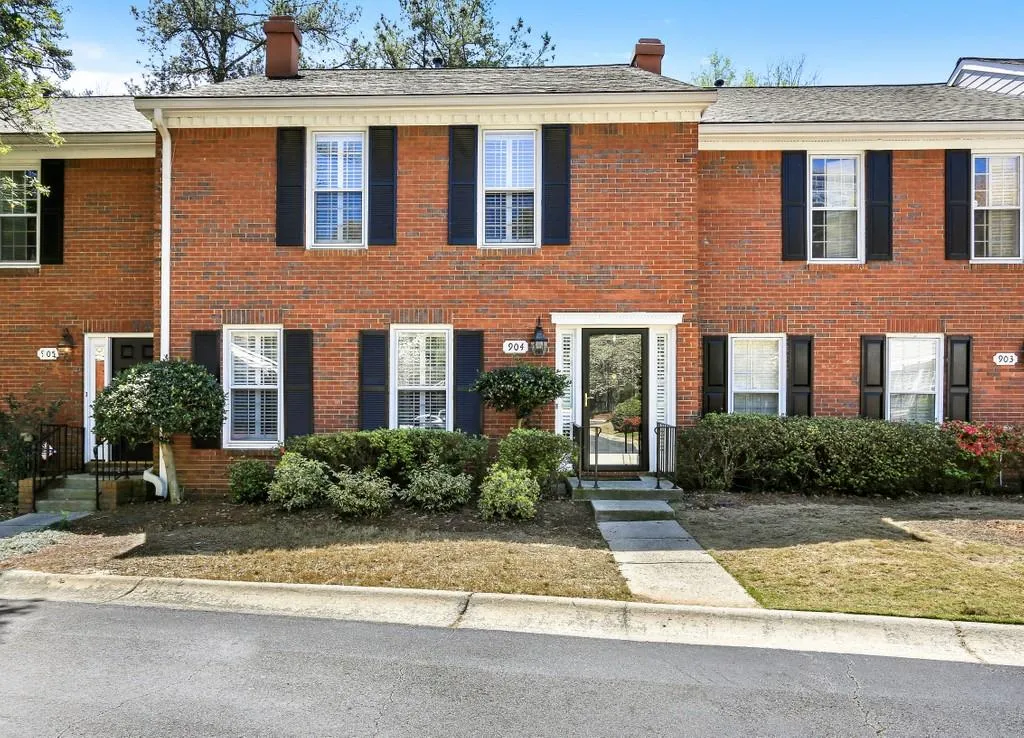904 Dunwoody Chace, Sandy Springs, Georgia 30328, 3 Bedrooms Bedrooms, ,3 BathroomsBathrooms,Residential,Sold,904 Dunwoody Chace,6866684