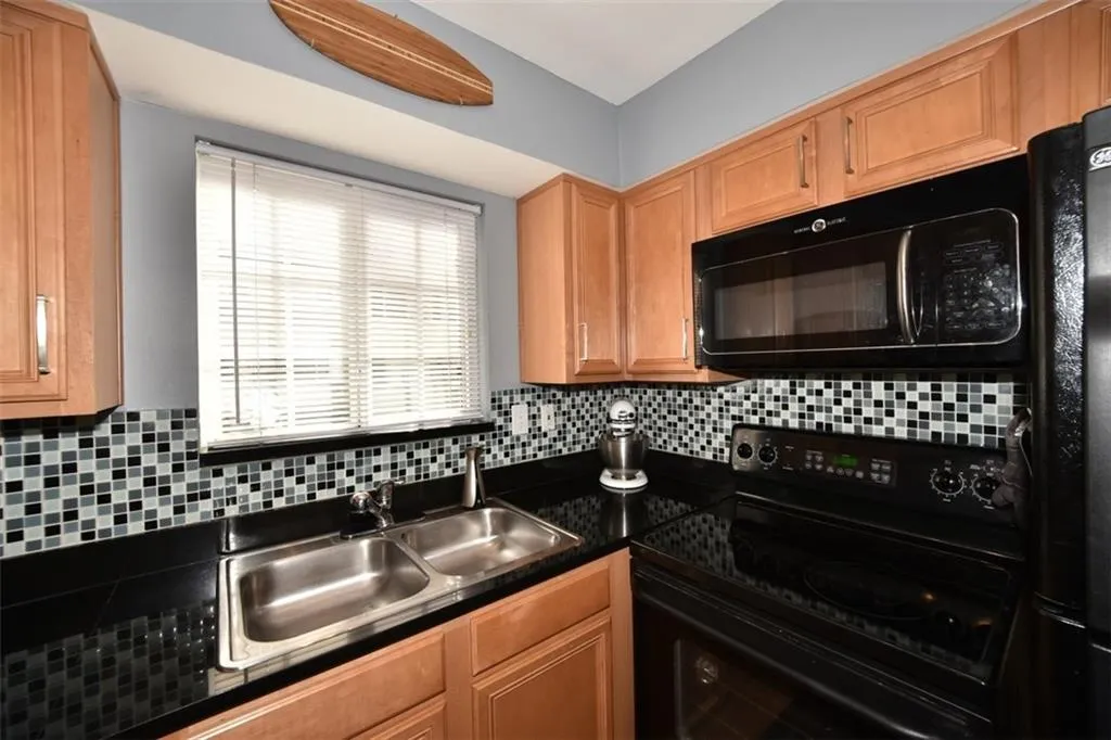 6940 Roswell Road Unit 20a, Atlanta, Georgia 30328, 2 Bedrooms Bedrooms, ,1 BathroomBathrooms,Residential,Sold,6940 Roswell Road Unit 20a,5640284