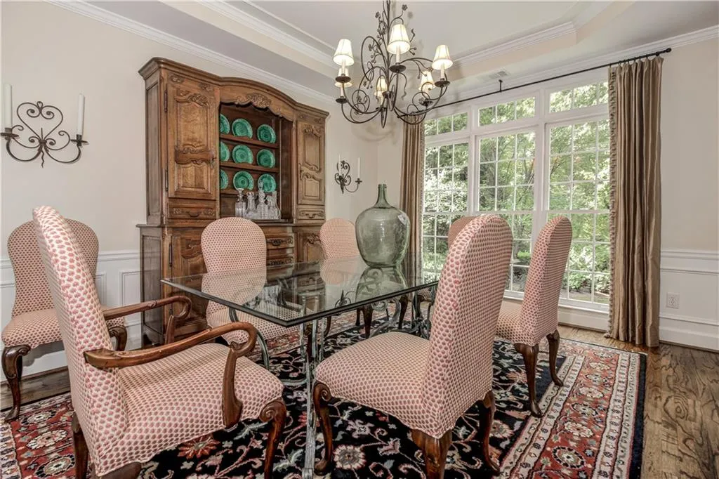 425 Glenridge Close Court, Sandy Springs, Georgia 30328, 4 Bedrooms Bedrooms, ,2 BathroomsBathrooms,Residential,Sold,425 Glenridge Close Court,5922558