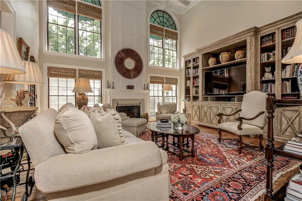 425 Glenridge Close Court, Sandy Springs, Georgia 30328, 4 Bedrooms Bedrooms, ,2 BathroomsBathrooms,Residential,Sold,425 Glenridge Close Court,5922558