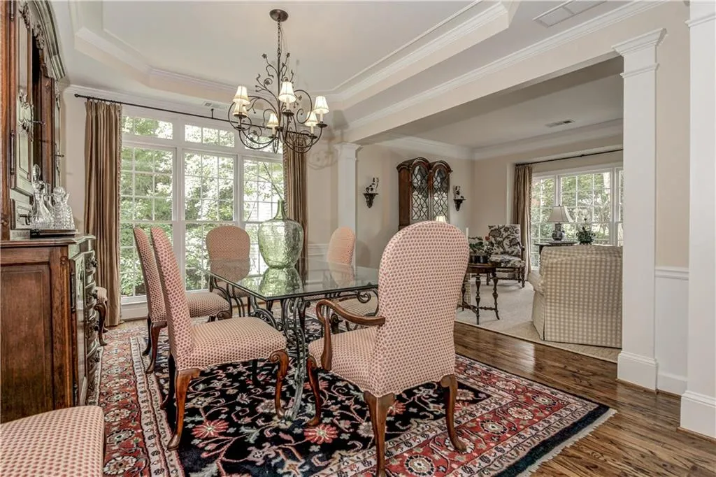 425 Glenridge Close Court, Sandy Springs, Georgia 30328, 4 Bedrooms Bedrooms, ,2 BathroomsBathrooms,Residential,Sold,425 Glenridge Close Court,5922558