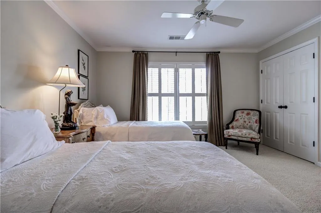 425 Glenridge Close Court, Sandy Springs, Georgia 30328, 4 Bedrooms Bedrooms, ,2 BathroomsBathrooms,Residential,Sold,425 Glenridge Close Court,5922558