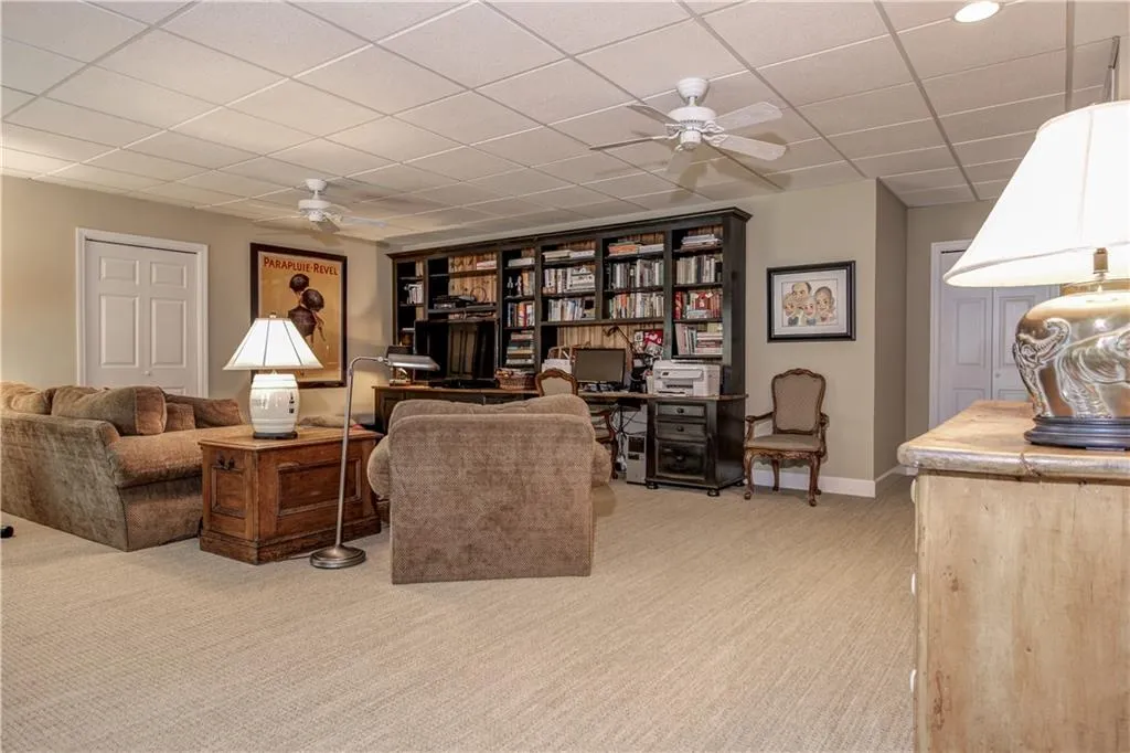 425 Glenridge Close Court, Sandy Springs, Georgia 30328, 4 Bedrooms Bedrooms, ,2 BathroomsBathrooms,Residential,Sold,425 Glenridge Close Court,5922558