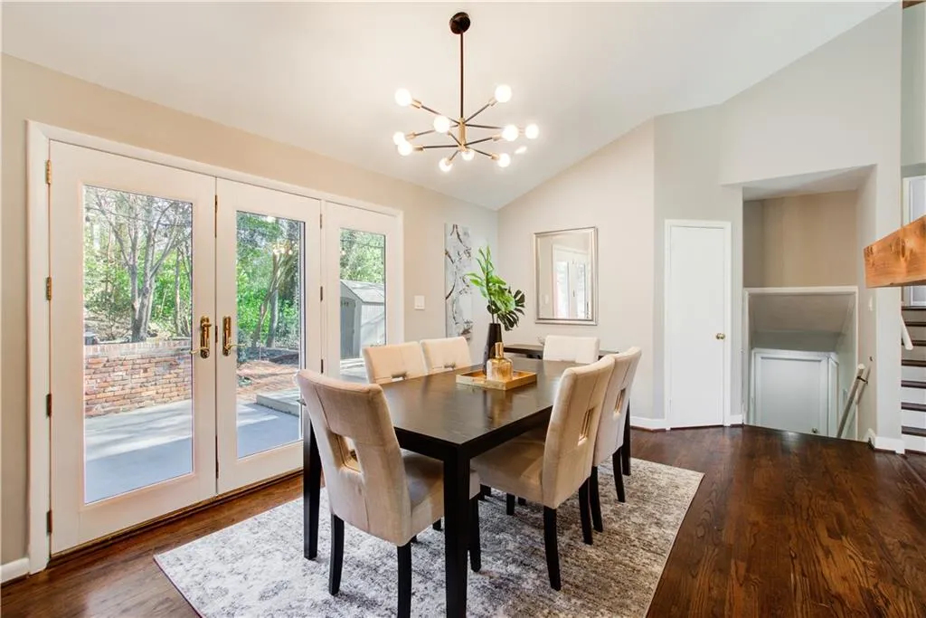 5195 Timber Trail South S, Atlanta, Georgia 30342, 3 Bedrooms Bedrooms, ,3 BathroomsBathrooms,Residential,Sold,5195 Timber Trail South S,7196307