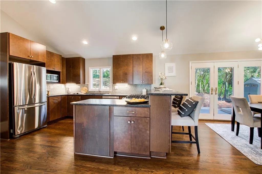 5195 Timber Trail South S, Atlanta, Georgia 30342, 3 Bedrooms Bedrooms, ,3 BathroomsBathrooms,Residential,Sold,5195 Timber Trail South S,7196307