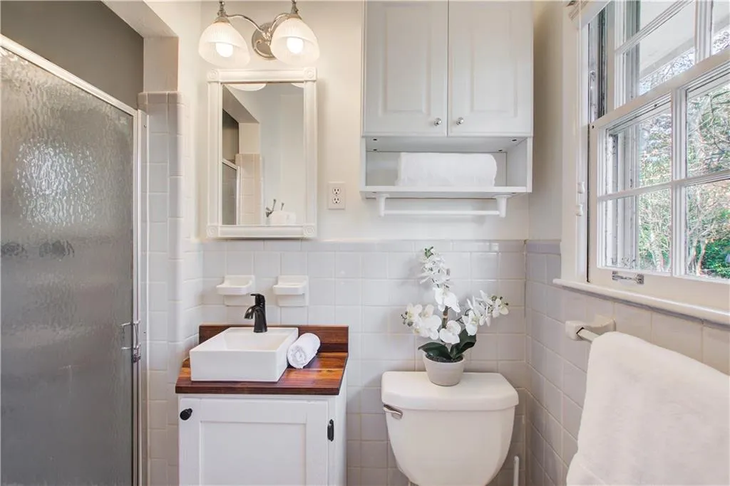 5195 Timber Trail South S, Atlanta, Georgia 30342, 3 Bedrooms Bedrooms, ,3 BathroomsBathrooms,Residential,Sold,5195 Timber Trail South S,7196307