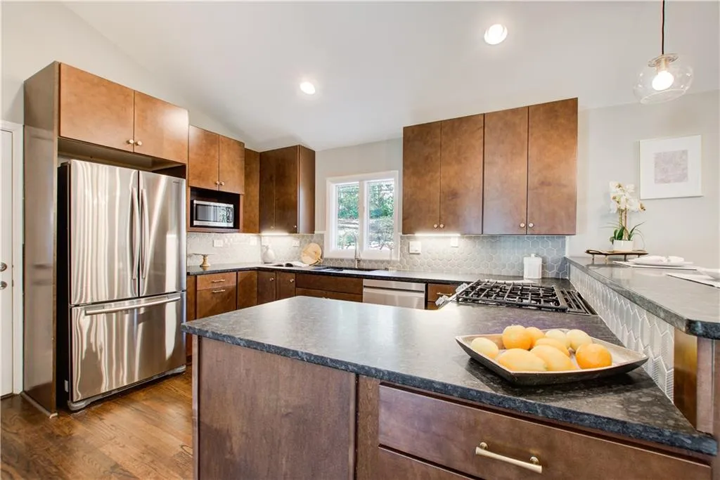 5195 Timber Trail South S, Atlanta, Georgia 30342, 3 Bedrooms Bedrooms, ,3 BathroomsBathrooms,Residential,Sold,5195 Timber Trail South S,7196307