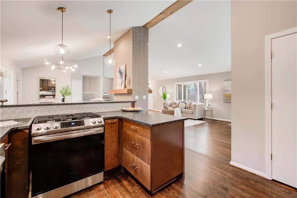 5195 Timber Trail South S, Atlanta, Georgia 30342, 3 Bedrooms Bedrooms, ,3 BathroomsBathrooms,Residential,Sold,5195 Timber Trail South S,7196307