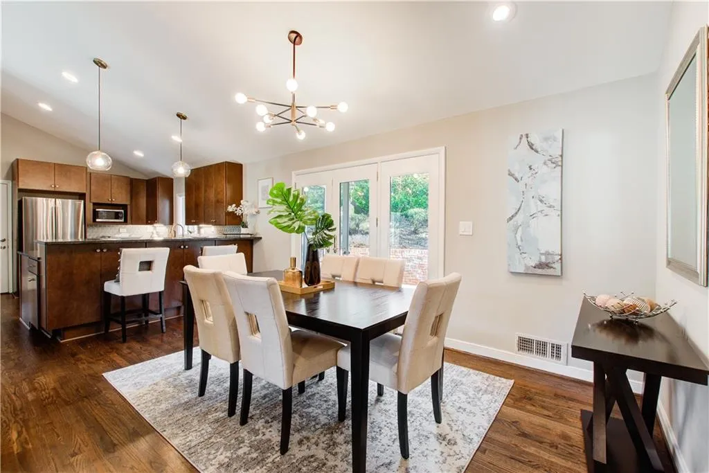 5195 Timber Trail South S, Atlanta, Georgia 30342, 3 Bedrooms Bedrooms, ,3 BathroomsBathrooms,Residential,Sold,5195 Timber Trail South S,7196307