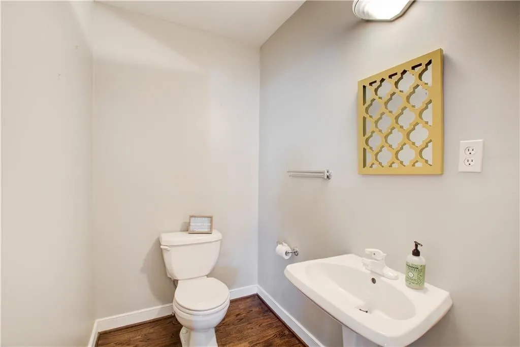 5195 Timber Trail South S, Atlanta, Georgia 30342, 3 Bedrooms Bedrooms, ,3 BathroomsBathrooms,Residential,Sold,5195 Timber Trail South S,7196307