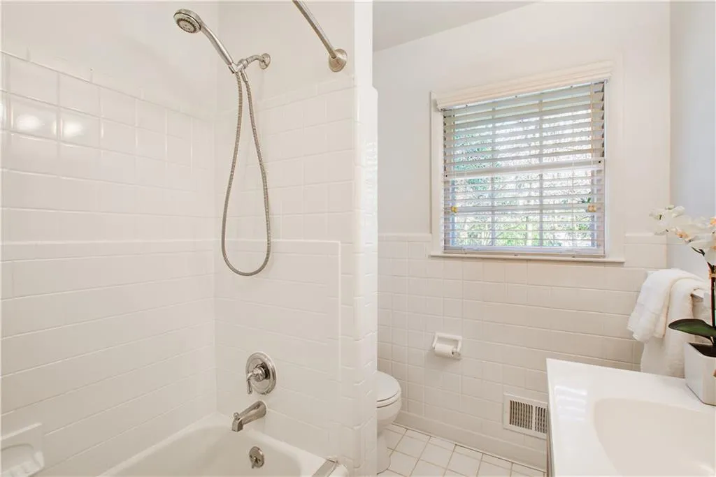 5195 Timber Trail South S, Atlanta, Georgia 30342, 3 Bedrooms Bedrooms, ,3 BathroomsBathrooms,Residential,Sold,5195 Timber Trail South S,7196307