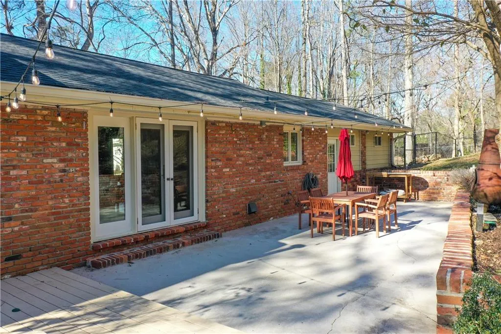 5195 Timber Trail South S, Atlanta, Georgia 30342, 3 Bedrooms Bedrooms, ,3 BathroomsBathrooms,Residential,Sold,5195 Timber Trail South S,7196307