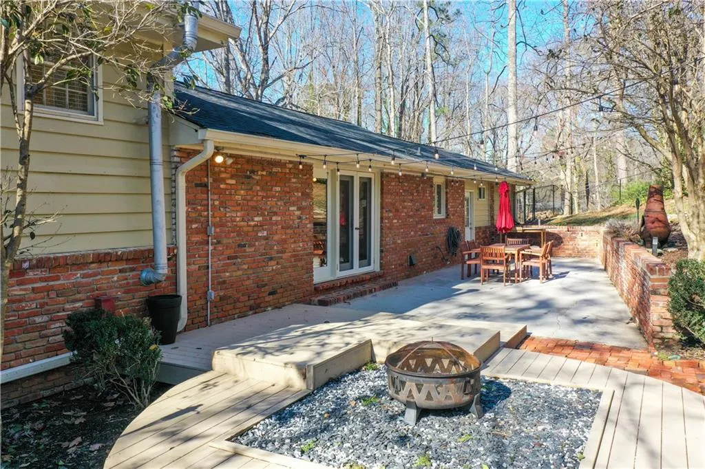 5195 Timber Trail South S, Atlanta, Georgia 30342, 3 Bedrooms Bedrooms, ,3 BathroomsBathrooms,Residential,Sold,5195 Timber Trail South S,7196307