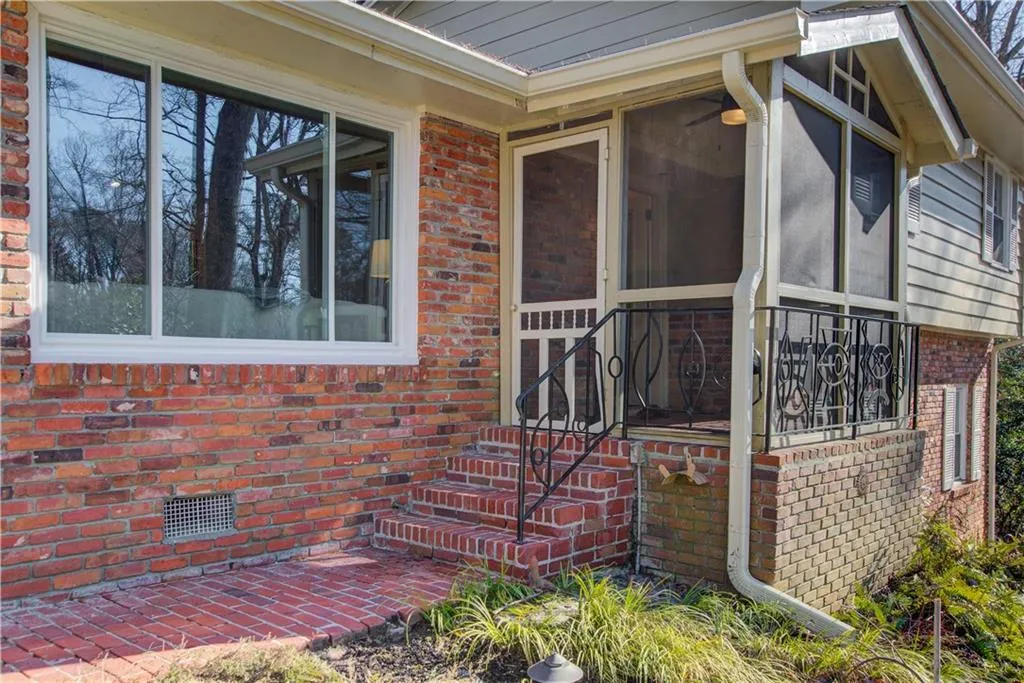 5195 Timber Trail South S, Atlanta, Georgia 30342, 3 Bedrooms Bedrooms, ,3 BathroomsBathrooms,Residential,Sold,5195 Timber Trail South S,7196307