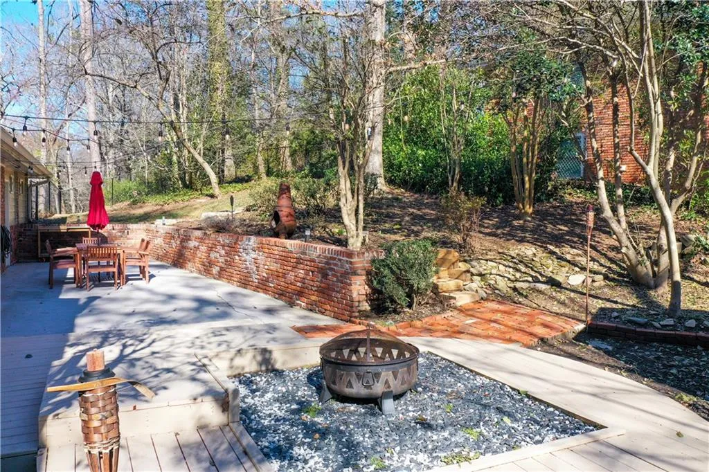 5195 Timber Trail South S, Atlanta, Georgia 30342, 3 Bedrooms Bedrooms, ,3 BathroomsBathrooms,Residential,Sold,5195 Timber Trail South S,7196307