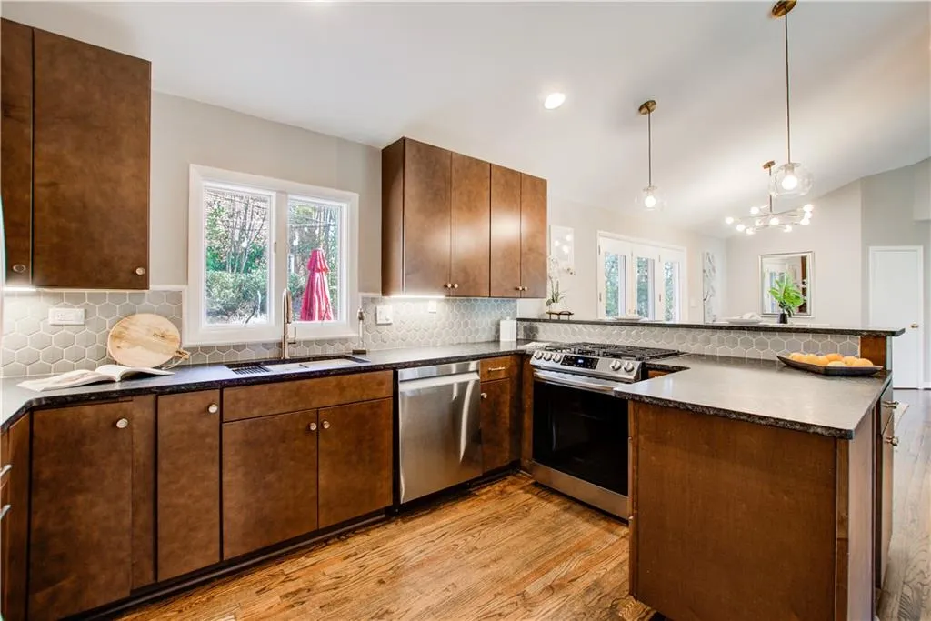 5195 Timber Trail South S, Atlanta, Georgia 30342, 3 Bedrooms Bedrooms, ,3 BathroomsBathrooms,Residential,Sold,5195 Timber Trail South S,7196307