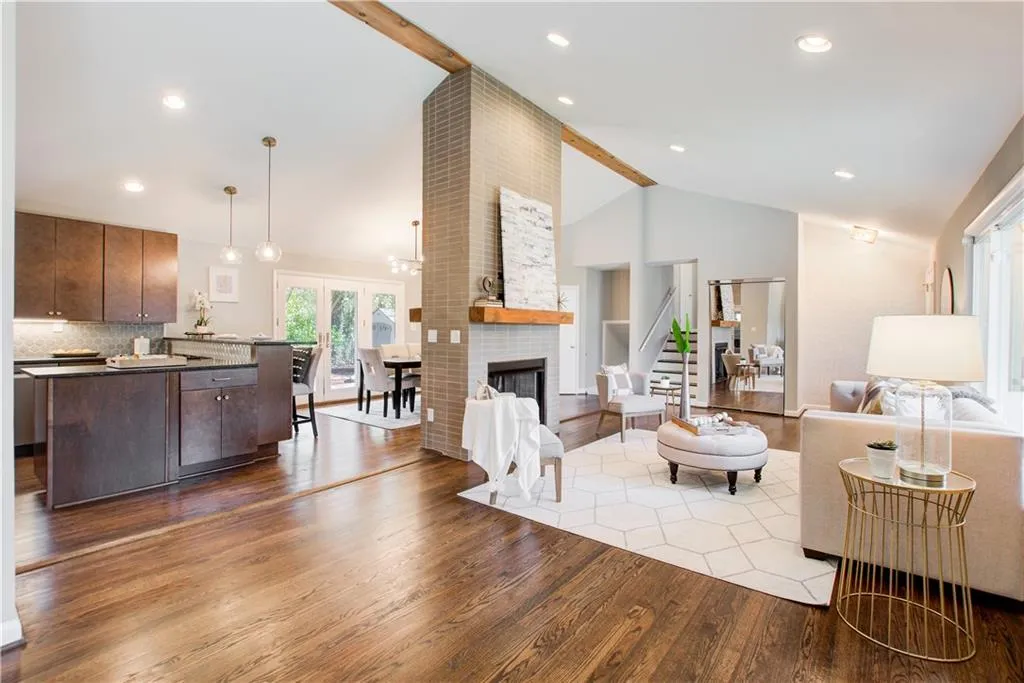 5195 Timber Trail South S, Atlanta, Georgia 30342, 3 Bedrooms Bedrooms, ,3 BathroomsBathrooms,Residential,Sold,5195 Timber Trail South S,7196307