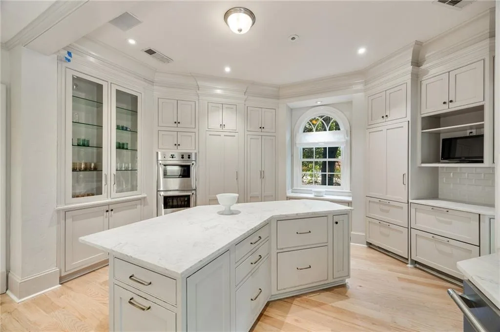 2522 Habersham Road Nw, Atlanta, Georgia 30305, 5 Bedrooms Bedrooms, ,4 BathroomsBathrooms,Residential,For Sale,2522 Habersham Road Nw,7513762