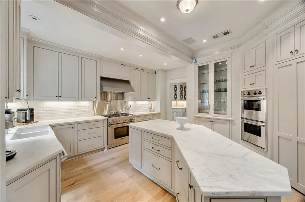 2522 Habersham Road Nw, Atlanta, Georgia 30305, 5 Bedrooms Bedrooms, ,4 BathroomsBathrooms,Residential,For Sale,2522 Habersham Road Nw,7513762