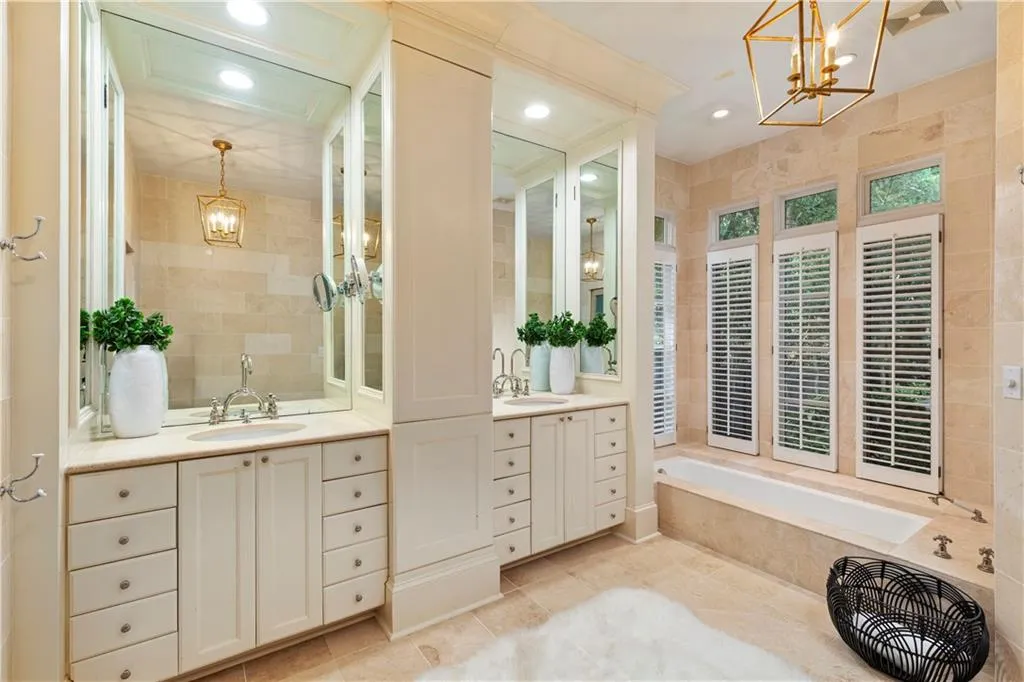 2522 Habersham Road Nw, Atlanta, Georgia 30305, 5 Bedrooms Bedrooms, ,4 BathroomsBathrooms,Residential,For Sale,2522 Habersham Road Nw,7513762