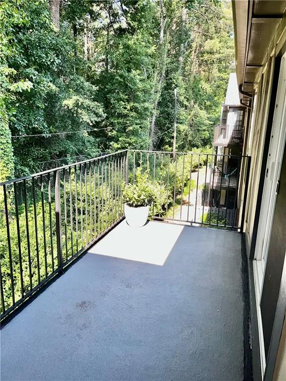 6851 Roswell Rd Road Unit I18, Sandy Springs, Georgia 30328, 3 Bedrooms Bedrooms, ,2 BathroomsBathrooms,Residential,Sold,6851 Roswell Rd Road Unit I18,7070808