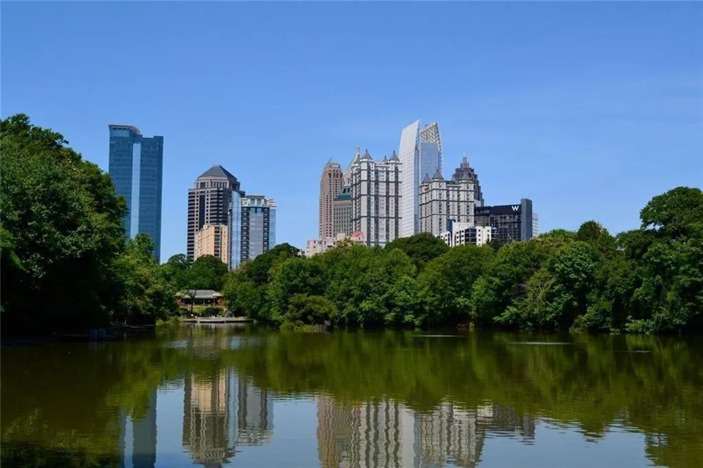 Piedmont Park lake.jpg