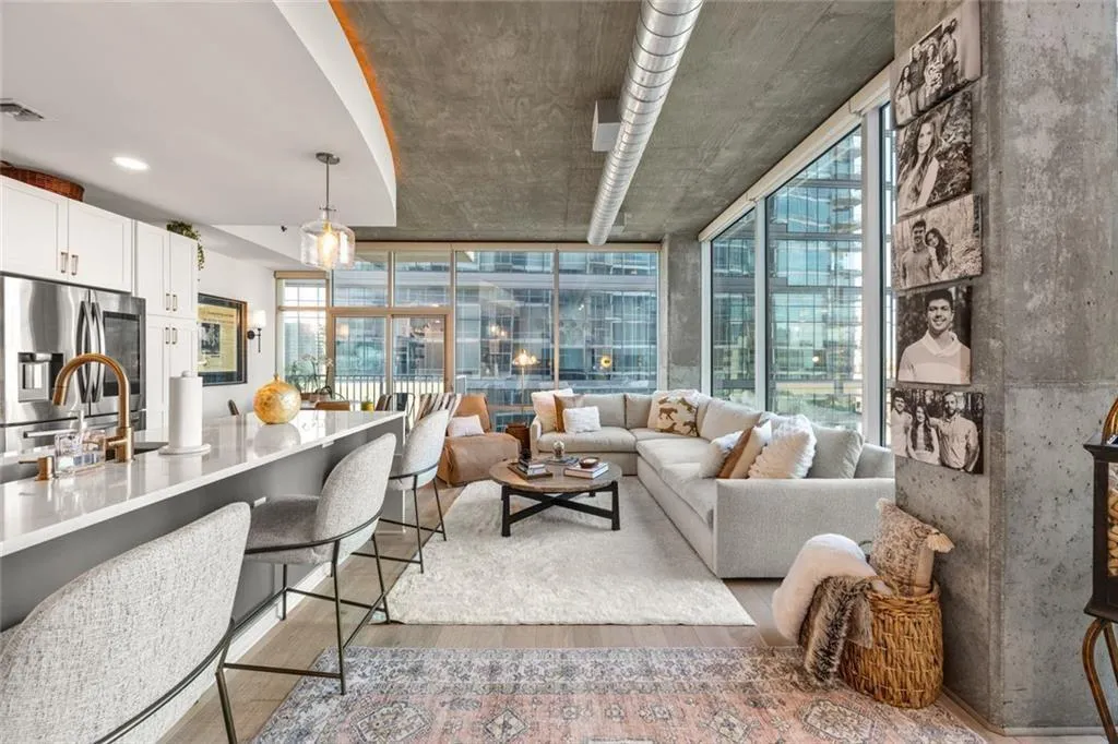 923 Peachtree St Unit 939-10.jpg