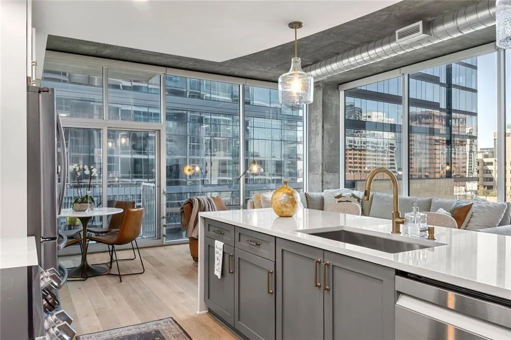 923 Peachtree St Unit 939-5.jpg