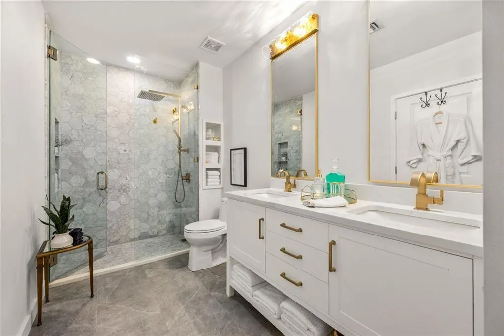 923 Peachtree St Unit 939-28.jpg