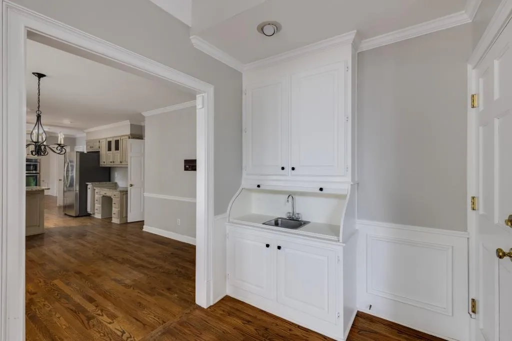 300 Cannady Court, Sandy Springs, Georgia 30350, 5 Bedrooms Bedrooms, ,4 BathroomsBathrooms,Residential,Sold,300 Cannady Court,7489285