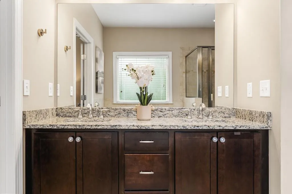 938 Canterbury Lane, Atlanta, Georgia 30324, 4 Bedrooms Bedrooms, ,3 BathroomsBathrooms,Residential,For Sale,938 Canterbury Lane,7520399