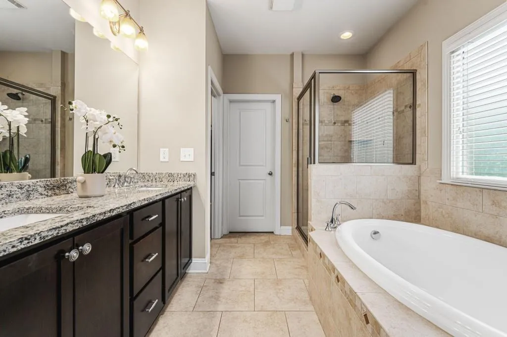 938 Canterbury Lane, Atlanta, Georgia 30324, 4 Bedrooms Bedrooms, ,3 BathroomsBathrooms,Residential,For Sale,938 Canterbury Lane,7520399
