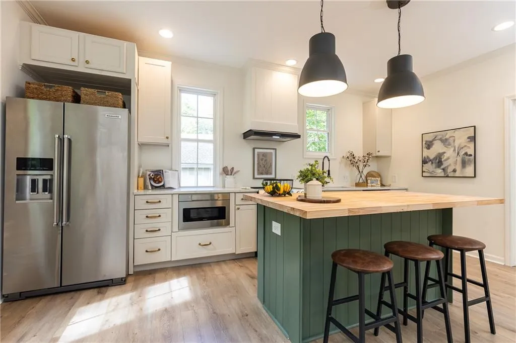 Stainless steel appliance s and quartz countertops