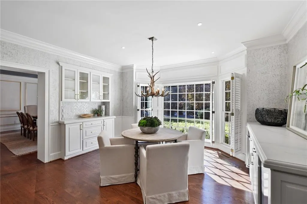 5825 Powers Ferry Road, Atlanta, Georgia 30327, 7 Bedrooms Bedrooms, ,5 BathroomsBathrooms,Residential,Sold,5825 Powers Ferry Road,6903530