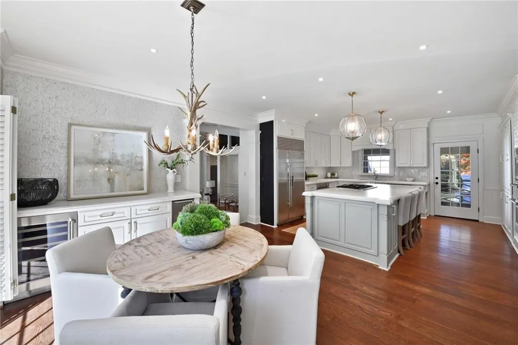 5825 Powers Ferry Road, Atlanta, Georgia 30327, 7 Bedrooms Bedrooms, ,5 BathroomsBathrooms,Residential,Sold,5825 Powers Ferry Road,6903530