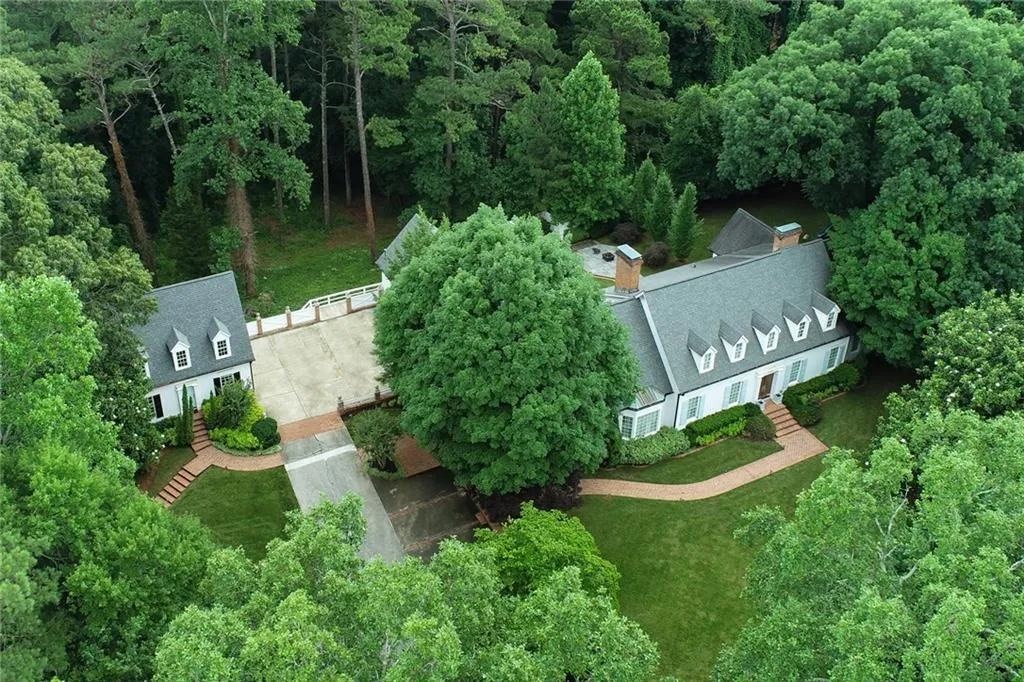 5825 Powers Ferry Road, Atlanta, Georgia 30327, 7 Bedrooms Bedrooms, ,5 BathroomsBathrooms,Residential,Sold,5825 Powers Ferry Road,6903530