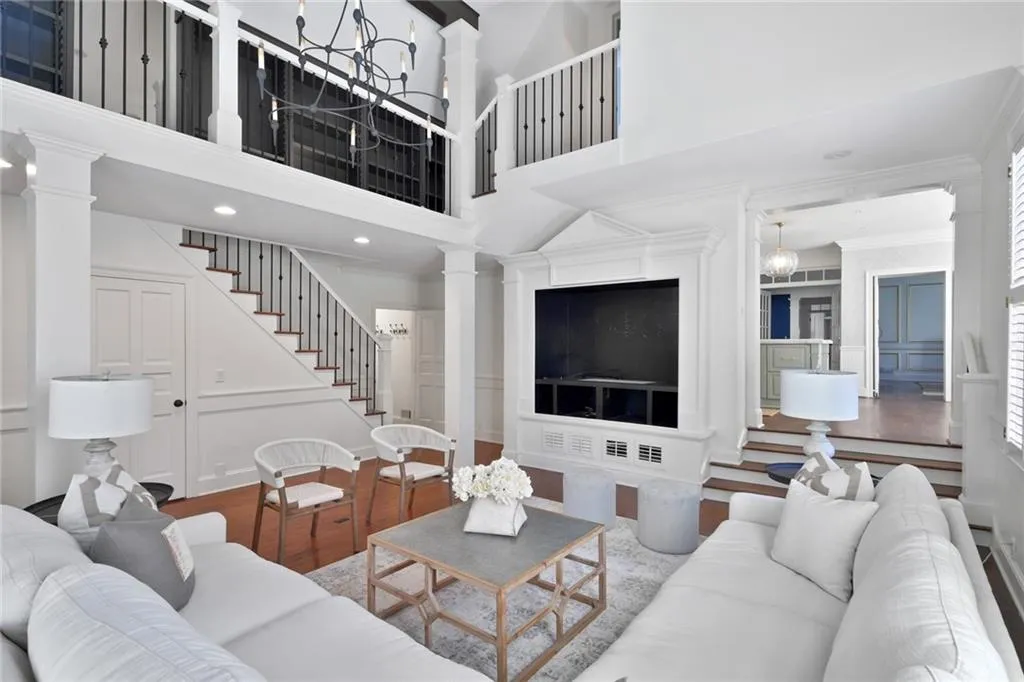 5825 Powers Ferry Road, Atlanta, Georgia 30327, 7 Bedrooms Bedrooms, ,5 BathroomsBathrooms,Residential,Sold,5825 Powers Ferry Road,6903530