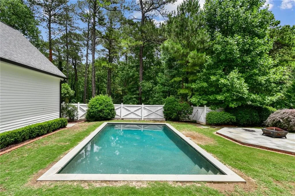 5825 Powers Ferry Road, Atlanta, Georgia 30327, 7 Bedrooms Bedrooms, ,5 BathroomsBathrooms,Residential,Sold,5825 Powers Ferry Road,6903530
