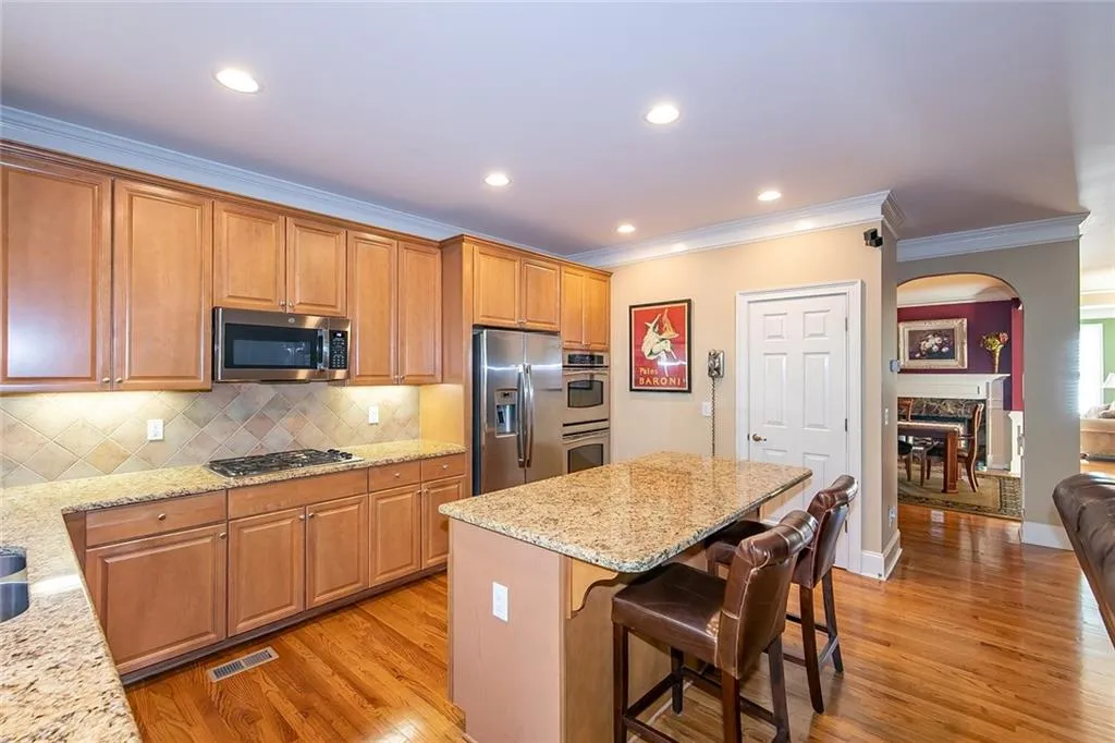105 Glentown Way, Sandy Springs, Georgia 30328, 3 Bedrooms Bedrooms, ,3 BathroomsBathrooms,Residential,Sold,105 Glentown Way,6987267