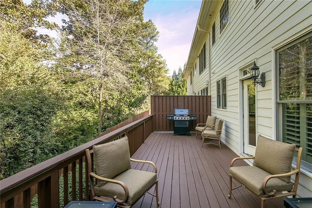 105 Glentown Way, Sandy Springs, Georgia 30328, 3 Bedrooms Bedrooms, ,3 BathroomsBathrooms,Residential,Sold,105 Glentown Way,6987267