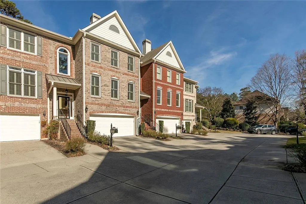 105 Glentown Way, Sandy Springs, Georgia 30328, 3 Bedrooms Bedrooms, ,3 BathroomsBathrooms,Residential,Sold,105 Glentown Way,6987267