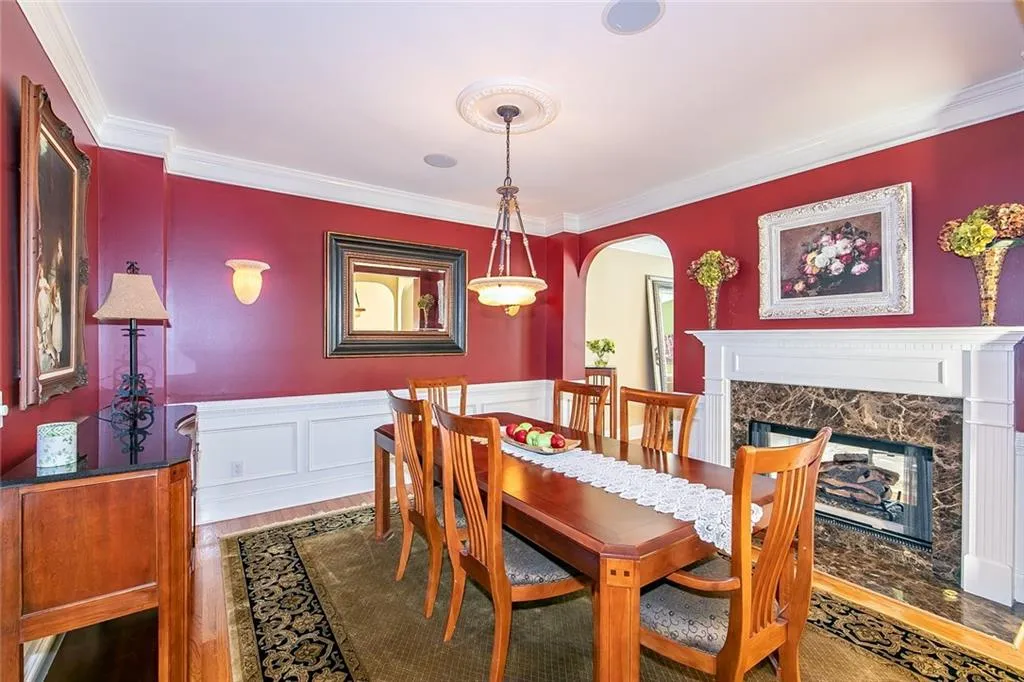 105 Glentown Way, Sandy Springs, Georgia 30328, 3 Bedrooms Bedrooms, ,3 BathroomsBathrooms,Residential,Sold,105 Glentown Way,6987267
