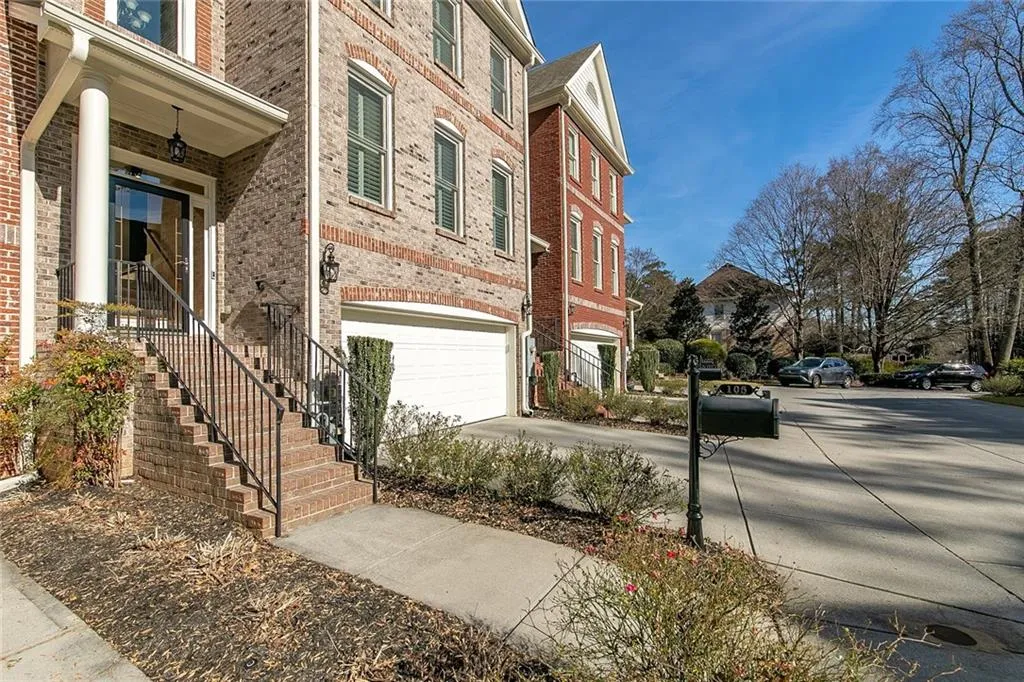 105 Glentown Way, Sandy Springs, Georgia 30328, 3 Bedrooms Bedrooms, ,3 BathroomsBathrooms,Residential,Sold,105 Glentown Way,6987267