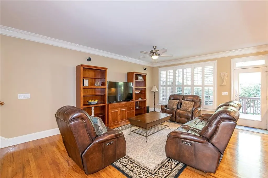 105 Glentown Way, Sandy Springs, Georgia 30328, 3 Bedrooms Bedrooms, ,3 BathroomsBathrooms,Residential,Sold,105 Glentown Way,6987267