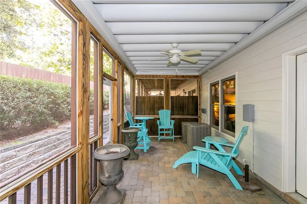 105 Glentown Way, Sandy Springs, Georgia 30328, 3 Bedrooms Bedrooms, ,3 BathroomsBathrooms,Residential,Sold,105 Glentown Way,6987267
