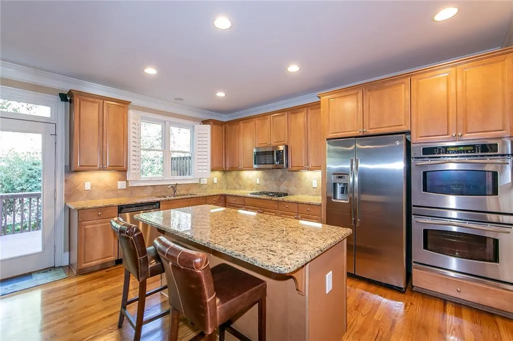 105 Glentown Way, Sandy Springs, Georgia 30328, 3 Bedrooms Bedrooms, ,3 BathroomsBathrooms,Residential,Sold,105 Glentown Way,6987267
