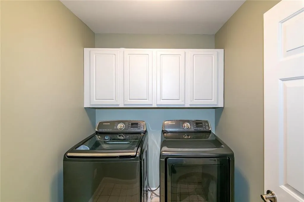 105 Glentown Way, Sandy Springs, Georgia 30328, 3 Bedrooms Bedrooms, ,3 BathroomsBathrooms,Residential,Sold,105 Glentown Way,6987267